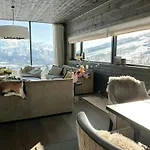 Vakantiehuis Unique With And In-ski Out