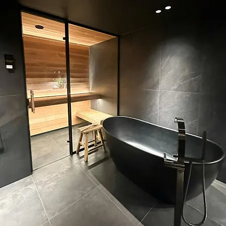 Unique With And In-ski Out 度假居