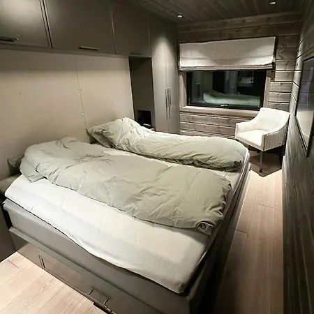 Unique With And In-ski Out * 헴세달